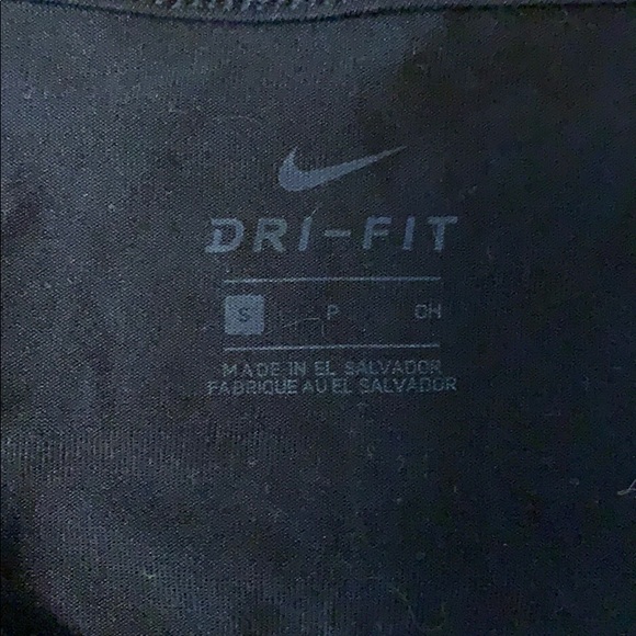 Nike women’s black shirt sleeve T-shirt small - Picture 3 of 4
